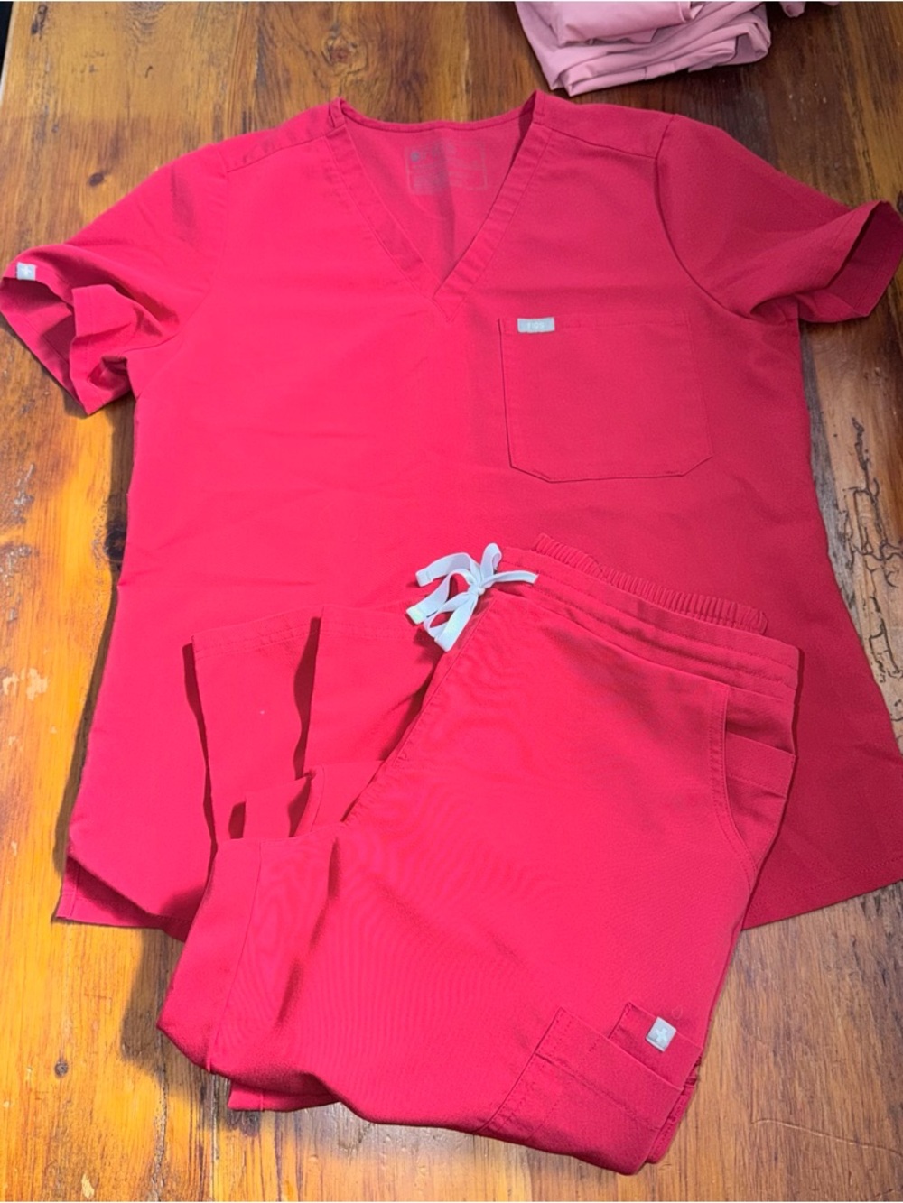 Figs Red Scrub set Medium